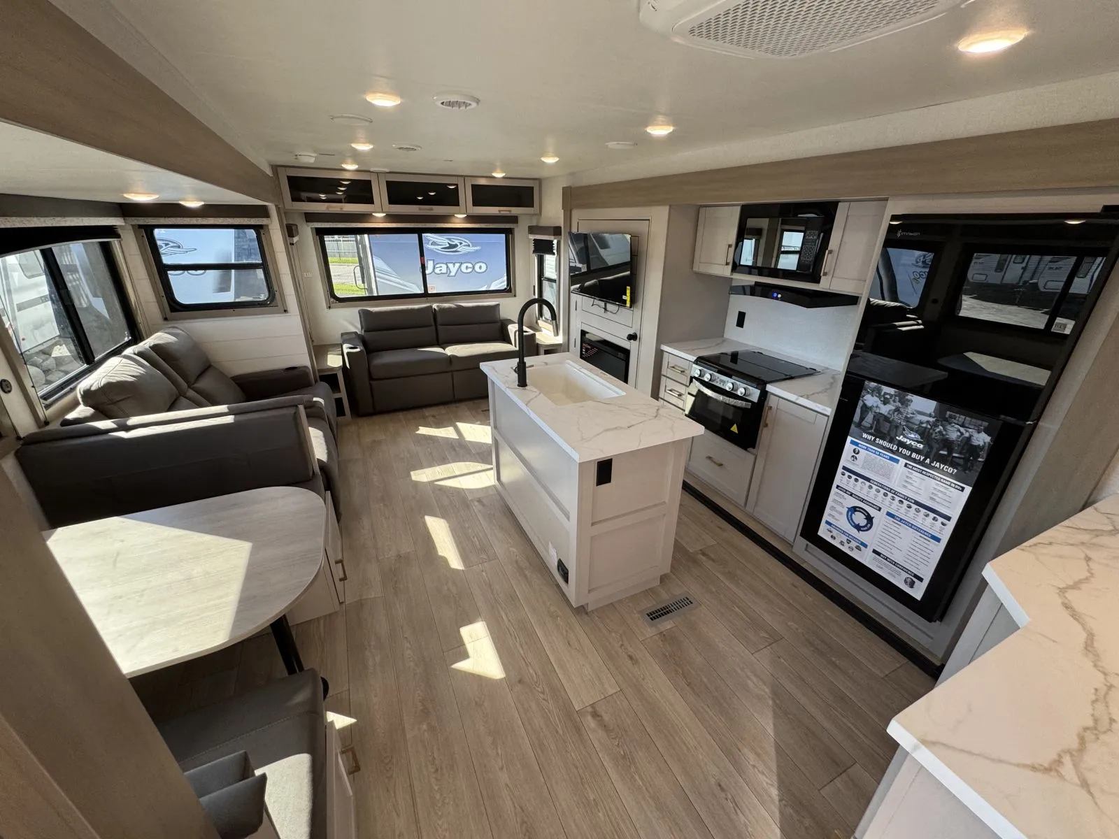 2027 Jayco JAY FLIGHT 290RLS - Photo 3