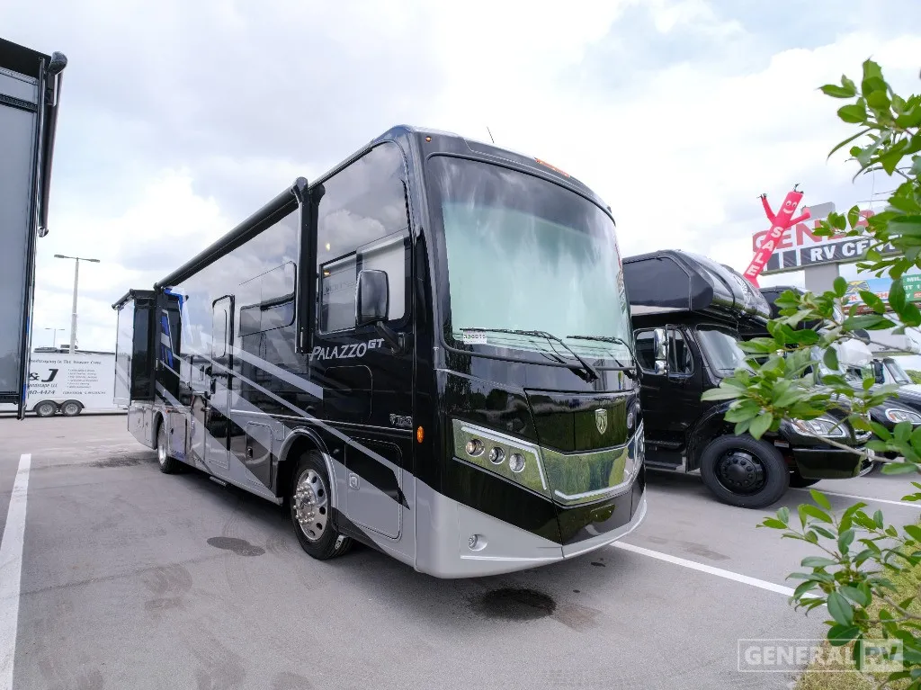 2026 Thor Motor Coach Palazzo GT 33.6 - Photo 2