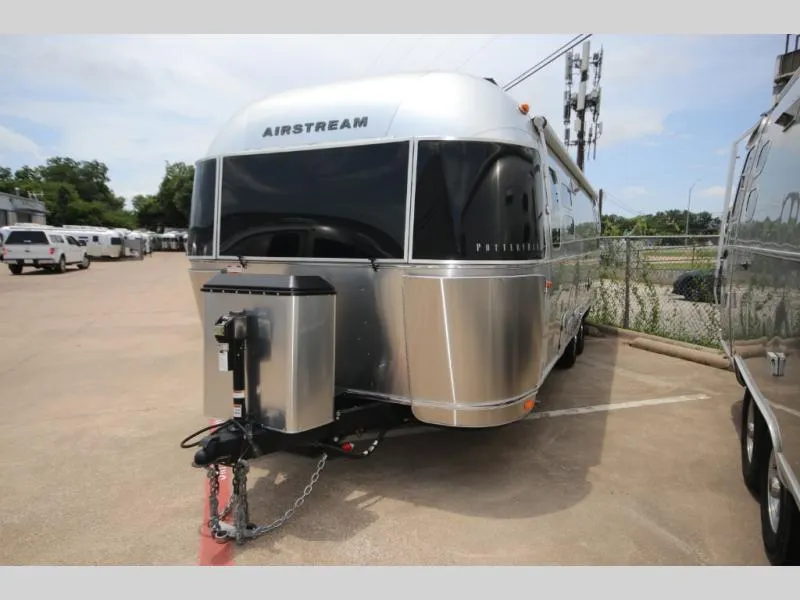 2023 Airstream Pottery Barn Special Edition 28FBQ - Main photo