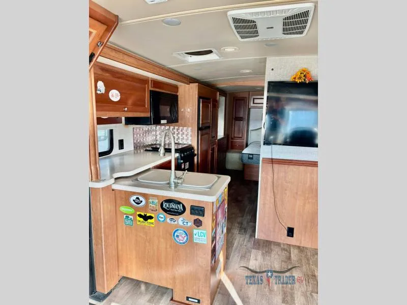 2018 Winnebago Vista LX 27N - Photo 4