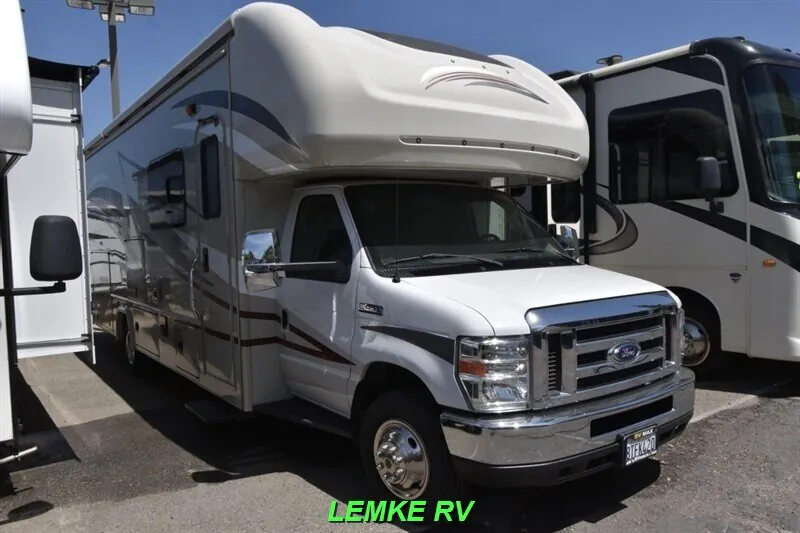 2017 Fleetwood Jamboree 30F - Photo 2