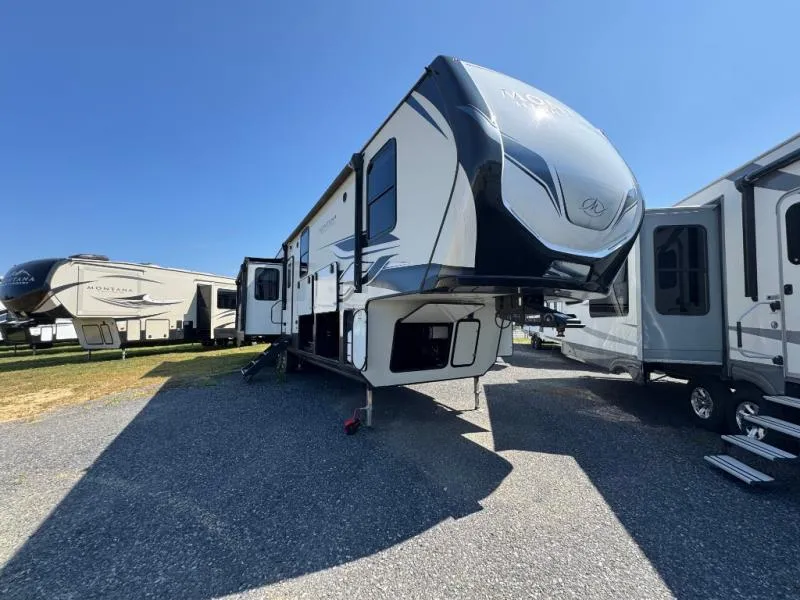 2022 Keystone Montana High Country 385BR - Photo 3