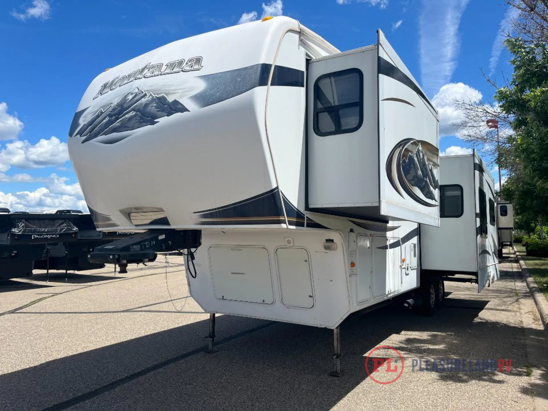 2010 Keystone Montana 3075RL - Photo 3