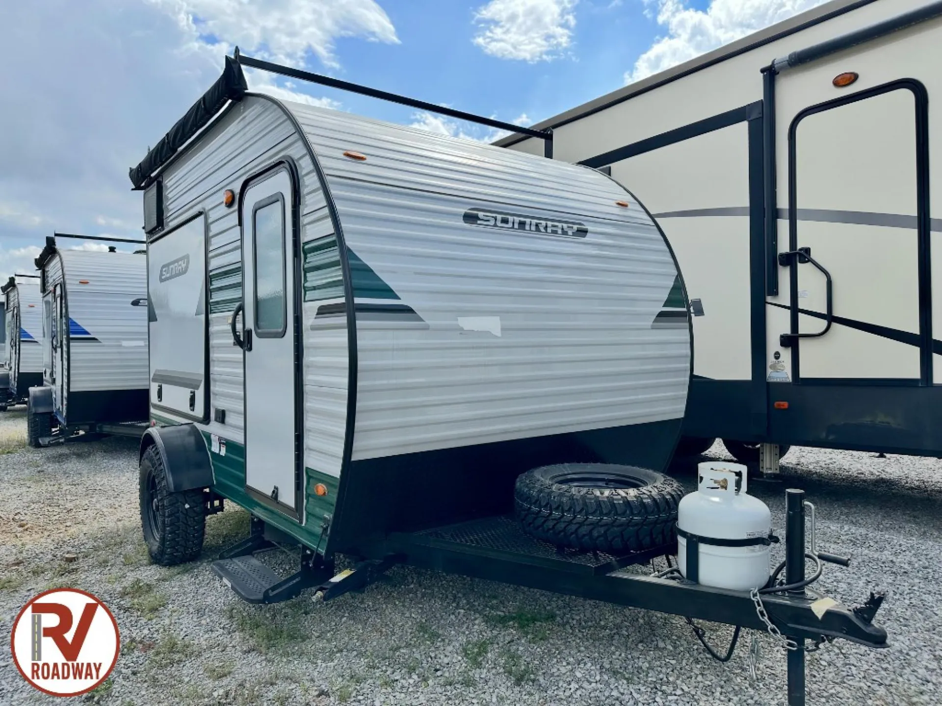 2025 Sunset Park RV SunRay 139T - Photo 2
