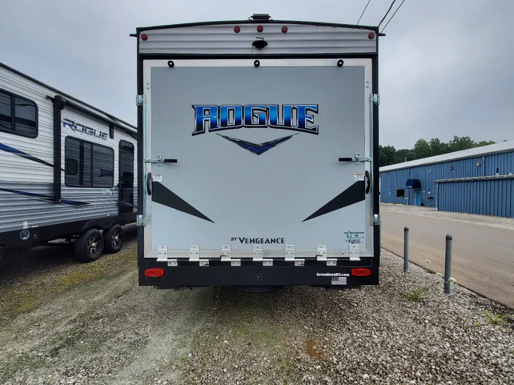 2021 Forest River Vengeance Rogue 26V — Photo 5