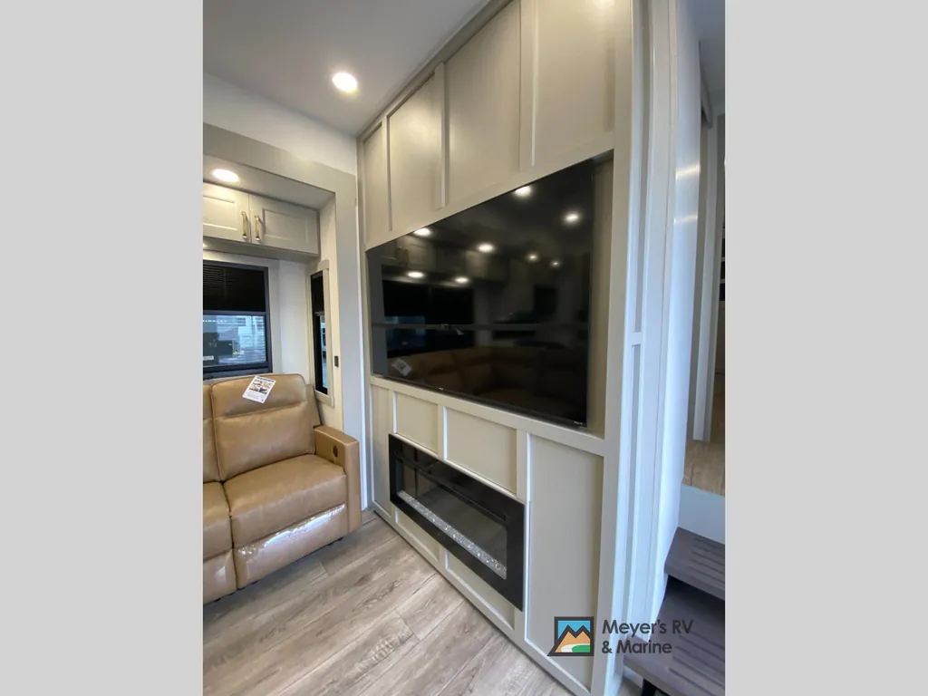 2026 Brinkley Model G 3950, Photos photo 14