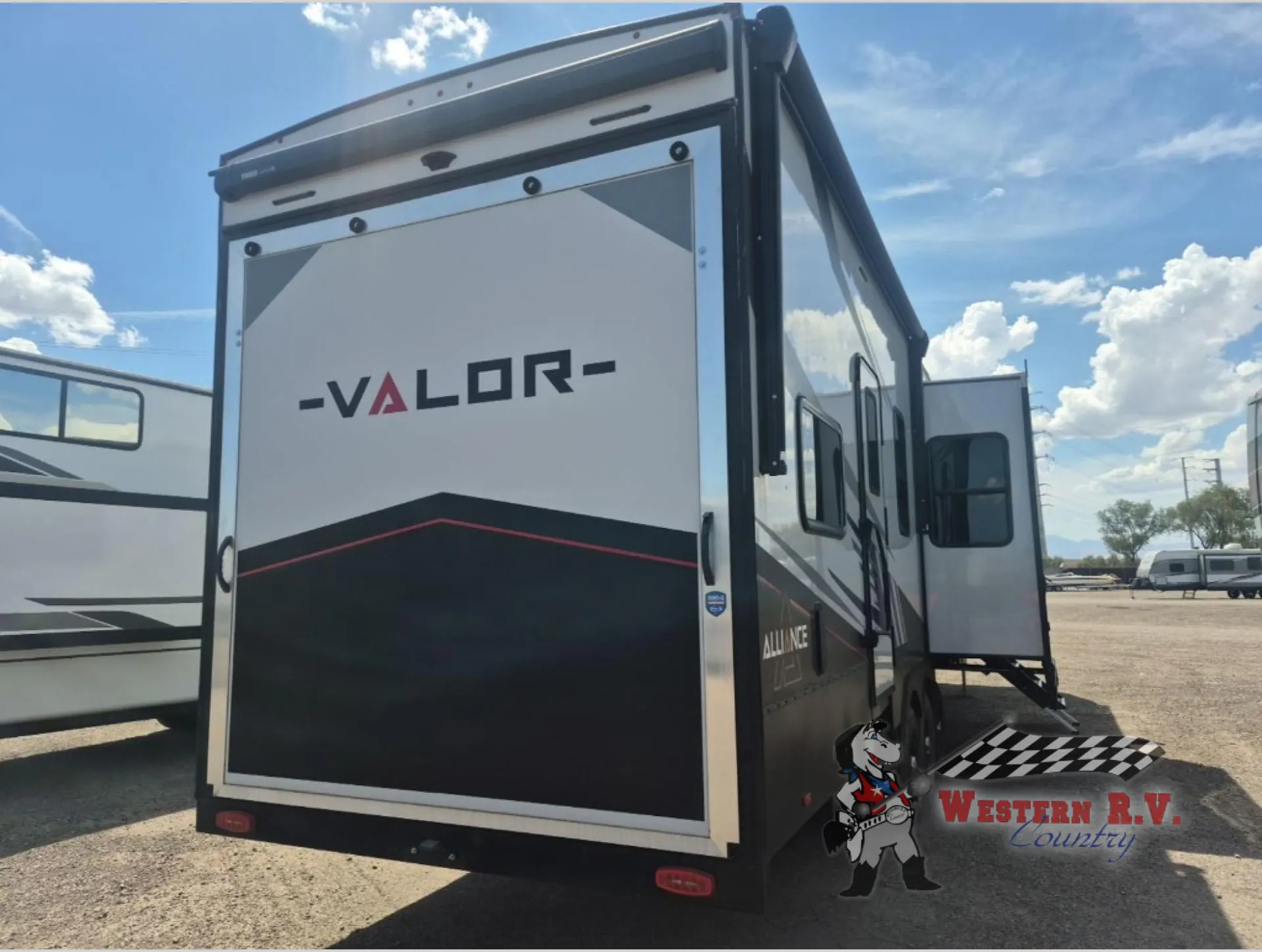 2022 Alliance RV Valor 41V15 - Photo 4