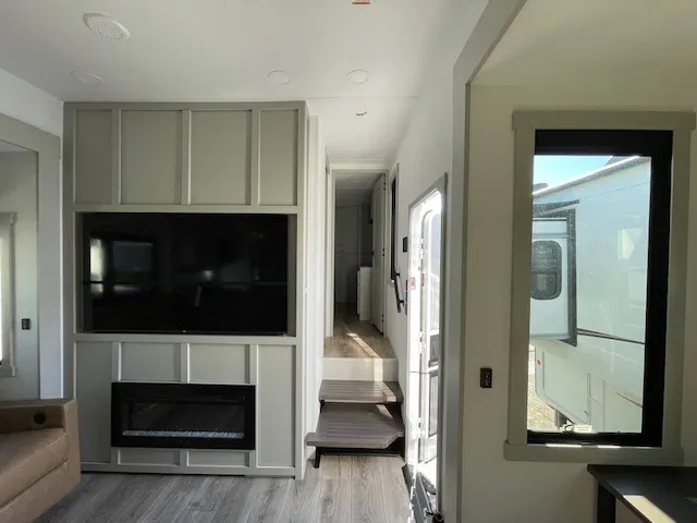 2026 Brinkley Model G 3970, Photos photo 23
