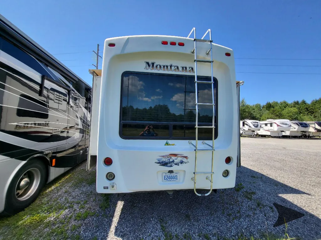 2011 Keystone Montana 3100RL, Photos photo 5