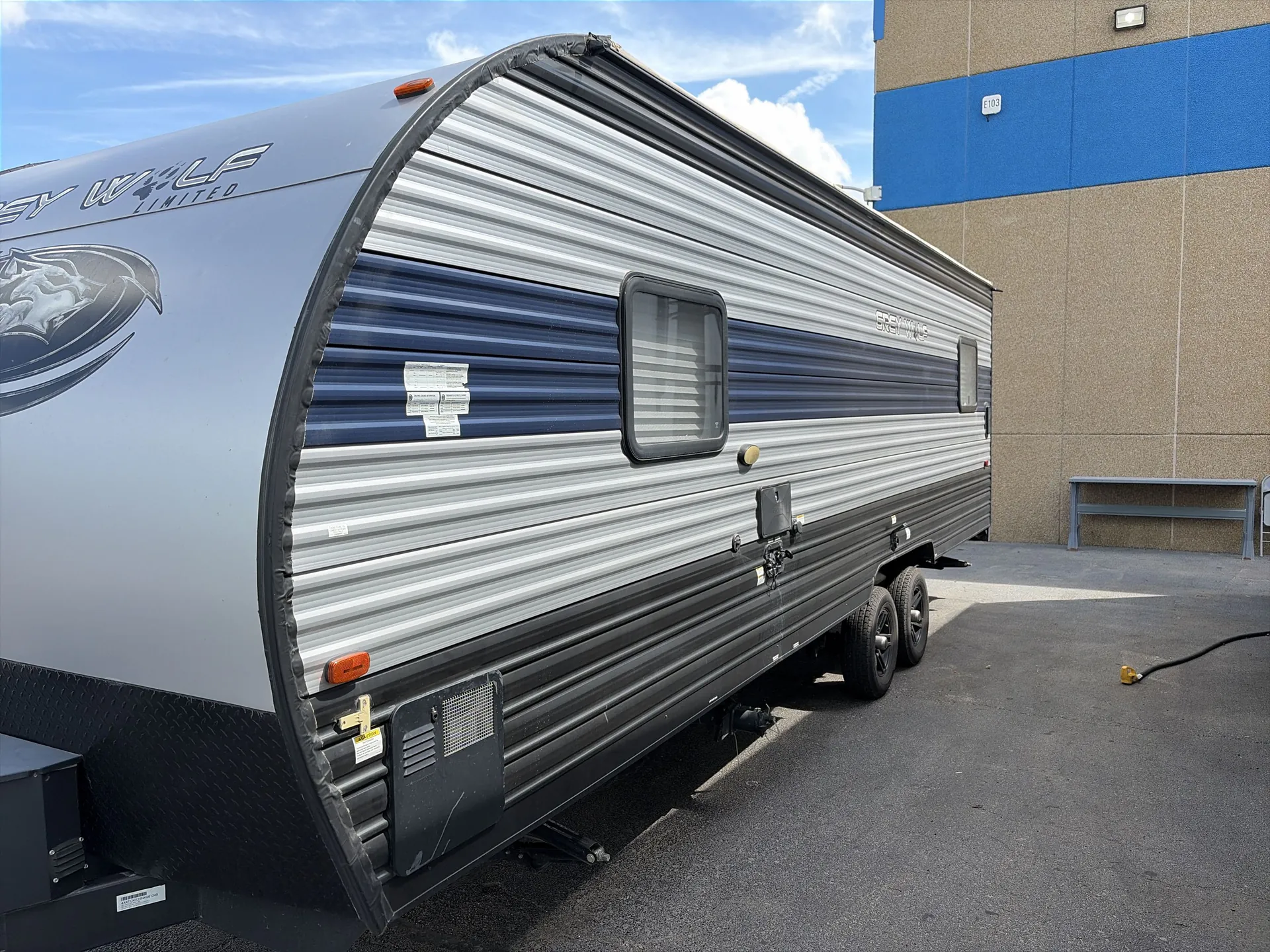 2022 Forest River Cherokee Grey Wolf 22RR — off campside