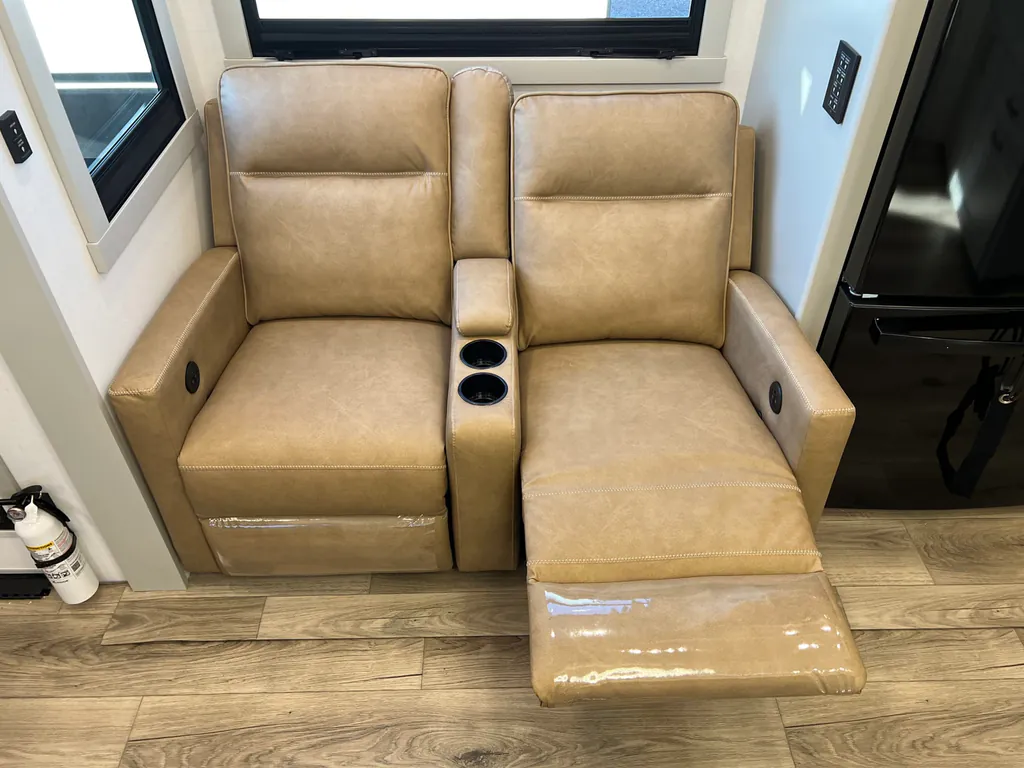 2026 Brinkley Model G 3520, Photos photo 6