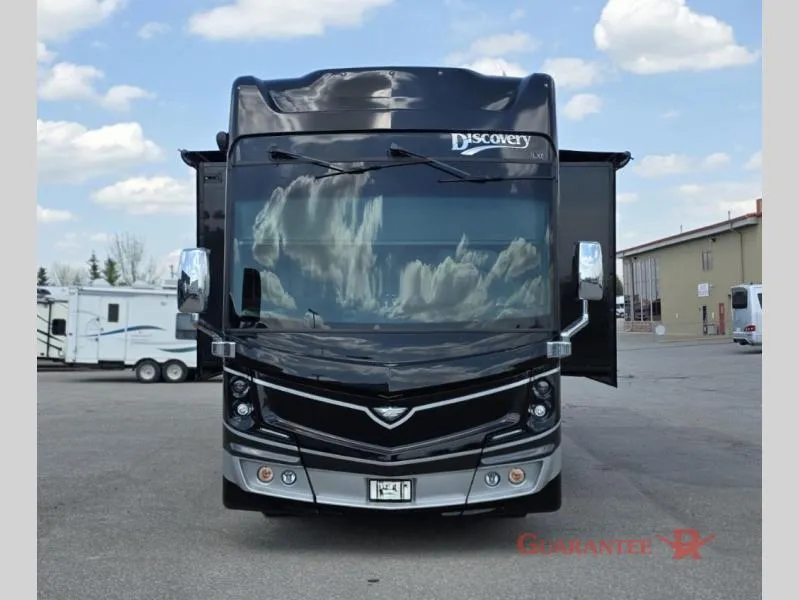 2025 Fleetwood RV Discovery 40M - Photo 2