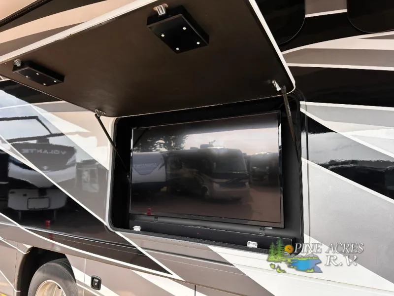 2022 Thor Motor Coach Challenger 35MQ - Photo 4