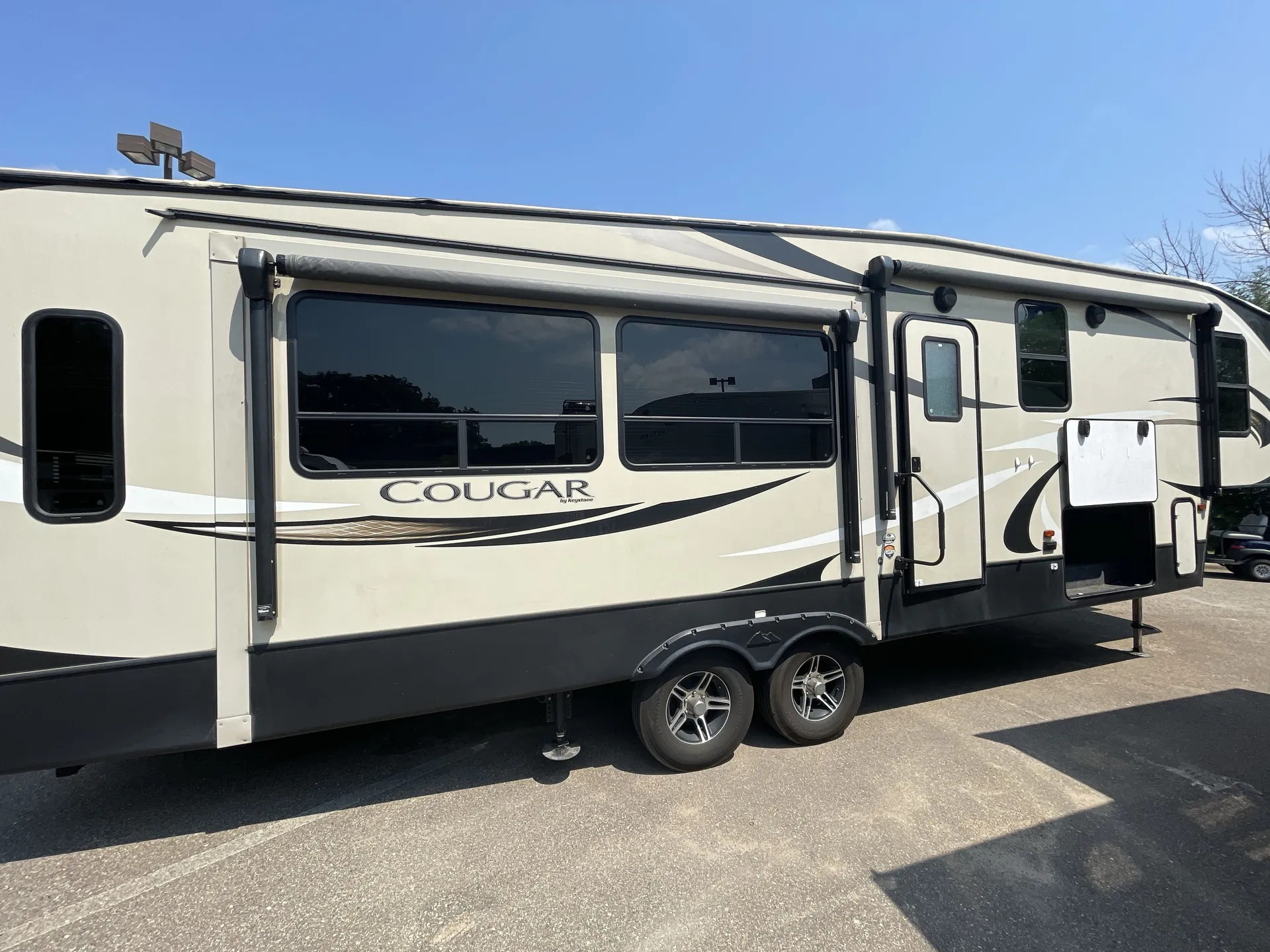 2019 Keystone Cougar 315RLS — campside