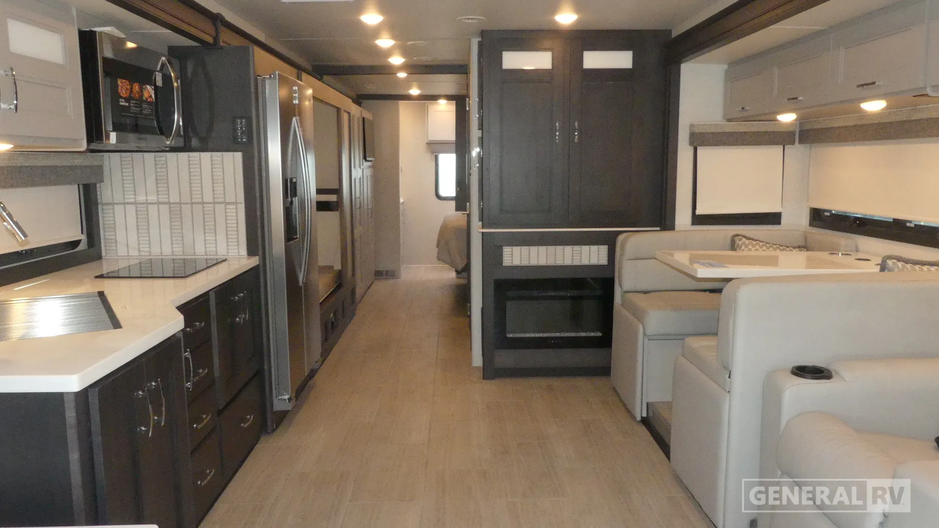 2026 Thor Motor Coach Pasadena SV 38XL - Photo 3