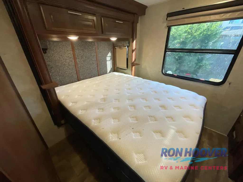 2015 Forest River RV Georgetown 335DS, Photos photo 24