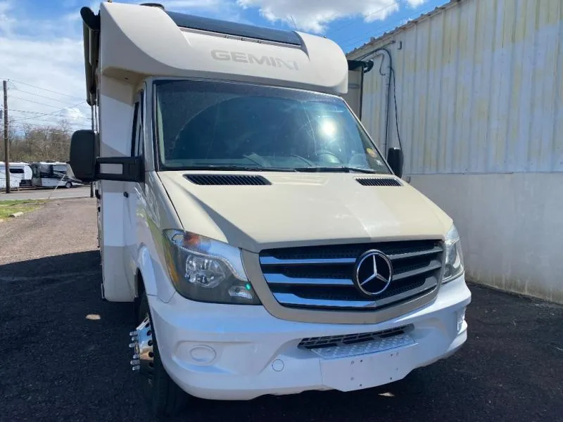 2019 Thor Motor Coach Gemini 24LP - Photo 2
