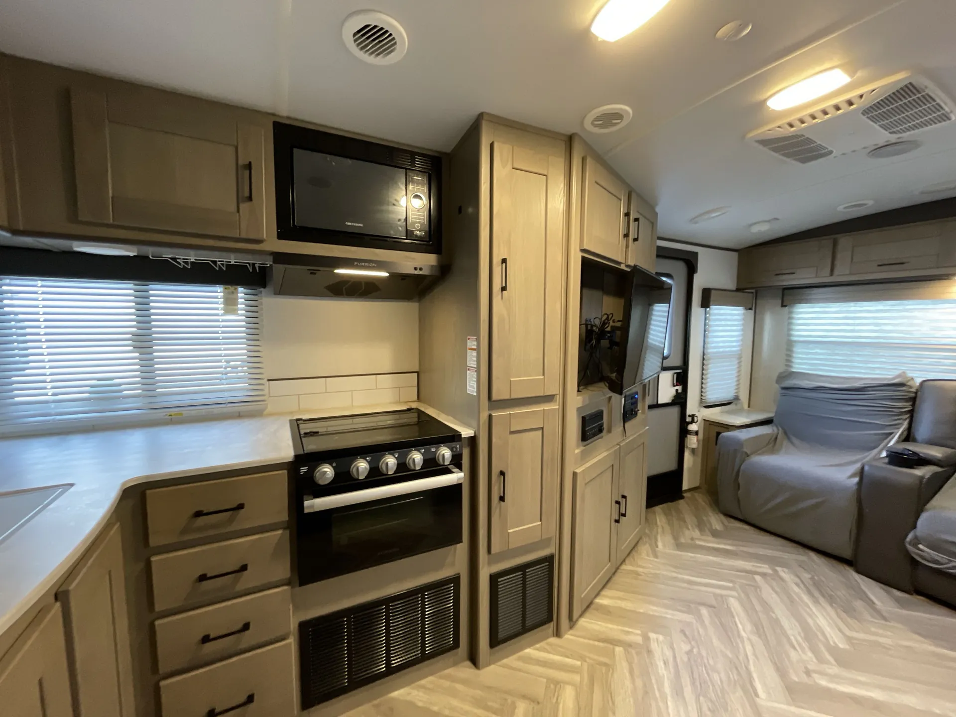 2021 Cruiser RV Shadow Cruiser 269RLS — living area main