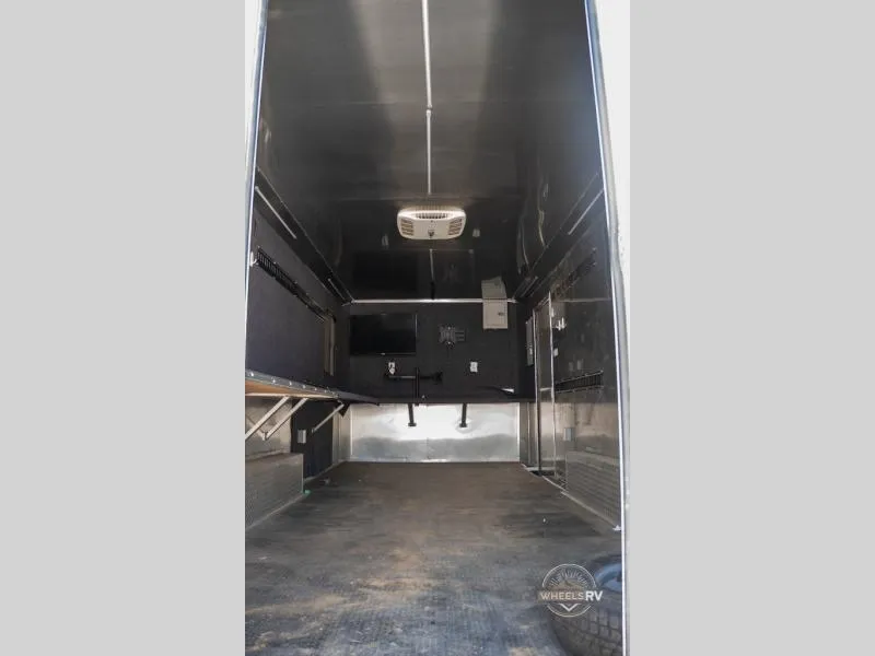 2022 Salvage Eclosed Trailer Used    n/a - Photo 2