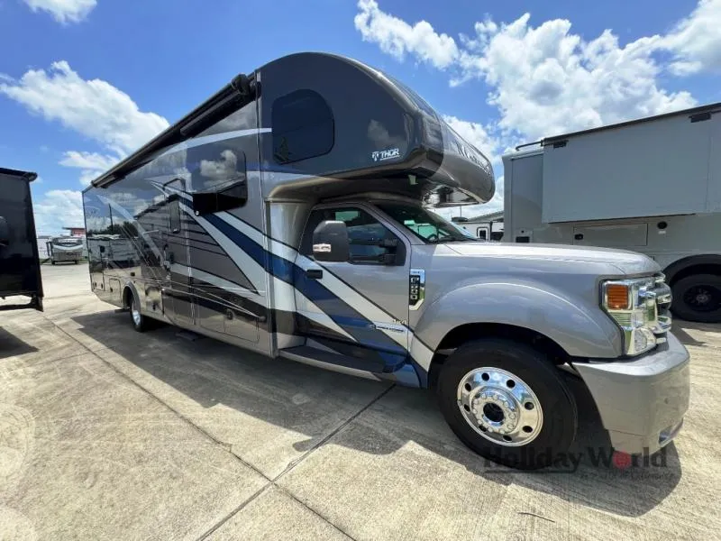 2023 Thor Motor Coach Magnitude RS36 - Photo 2
