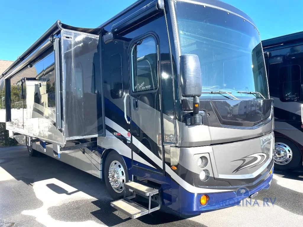 2019 Fleetwood Discovery 38F - Photo 2