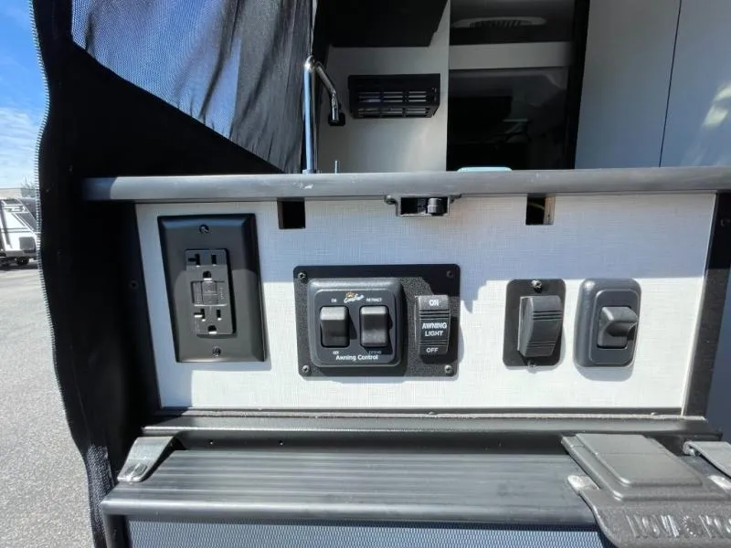 2027 Winnebago Revel Sport 44N - Photo 4