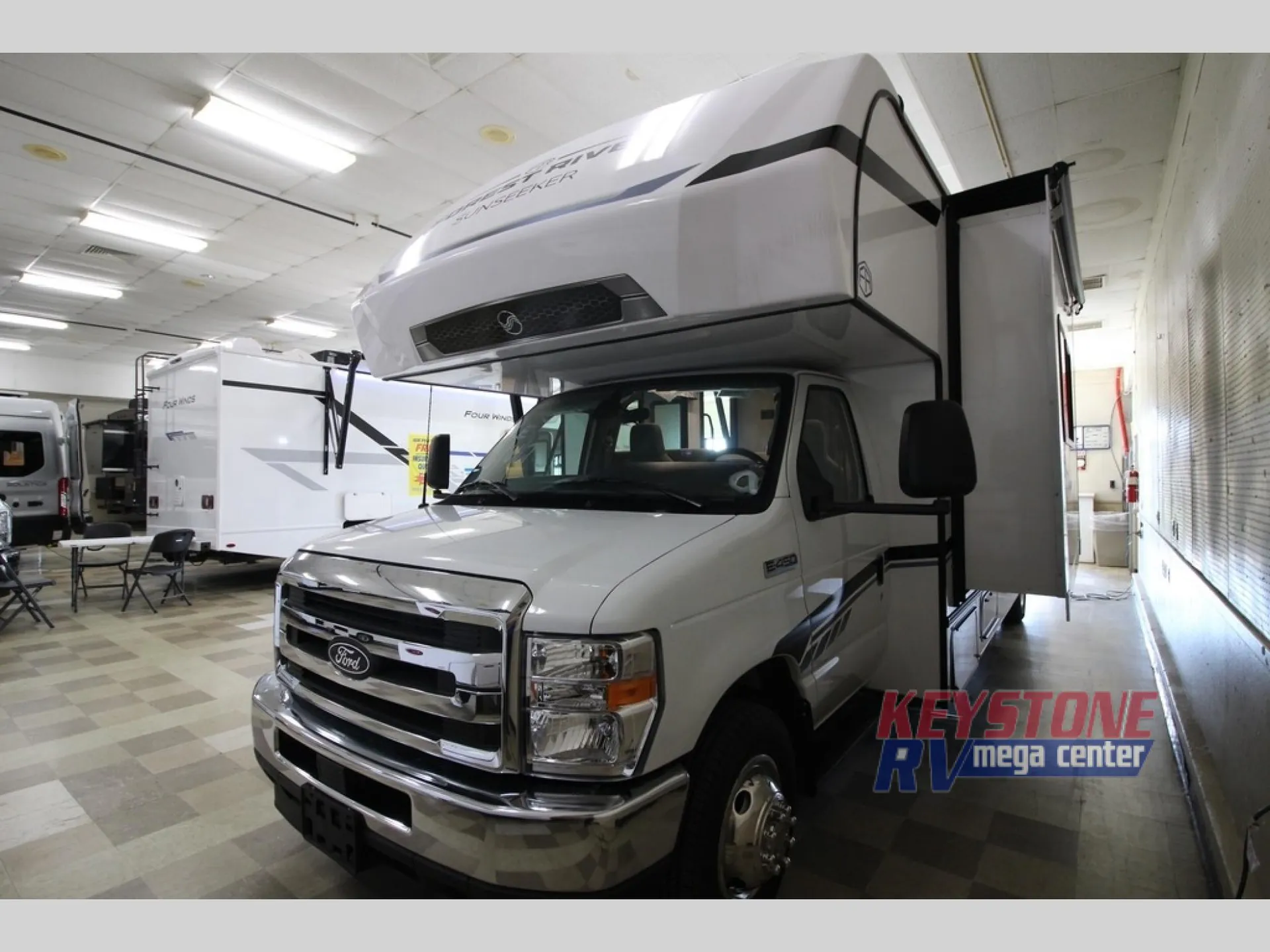 2026 Forest River Sunseeker LE 3250DSLE - Photo 4