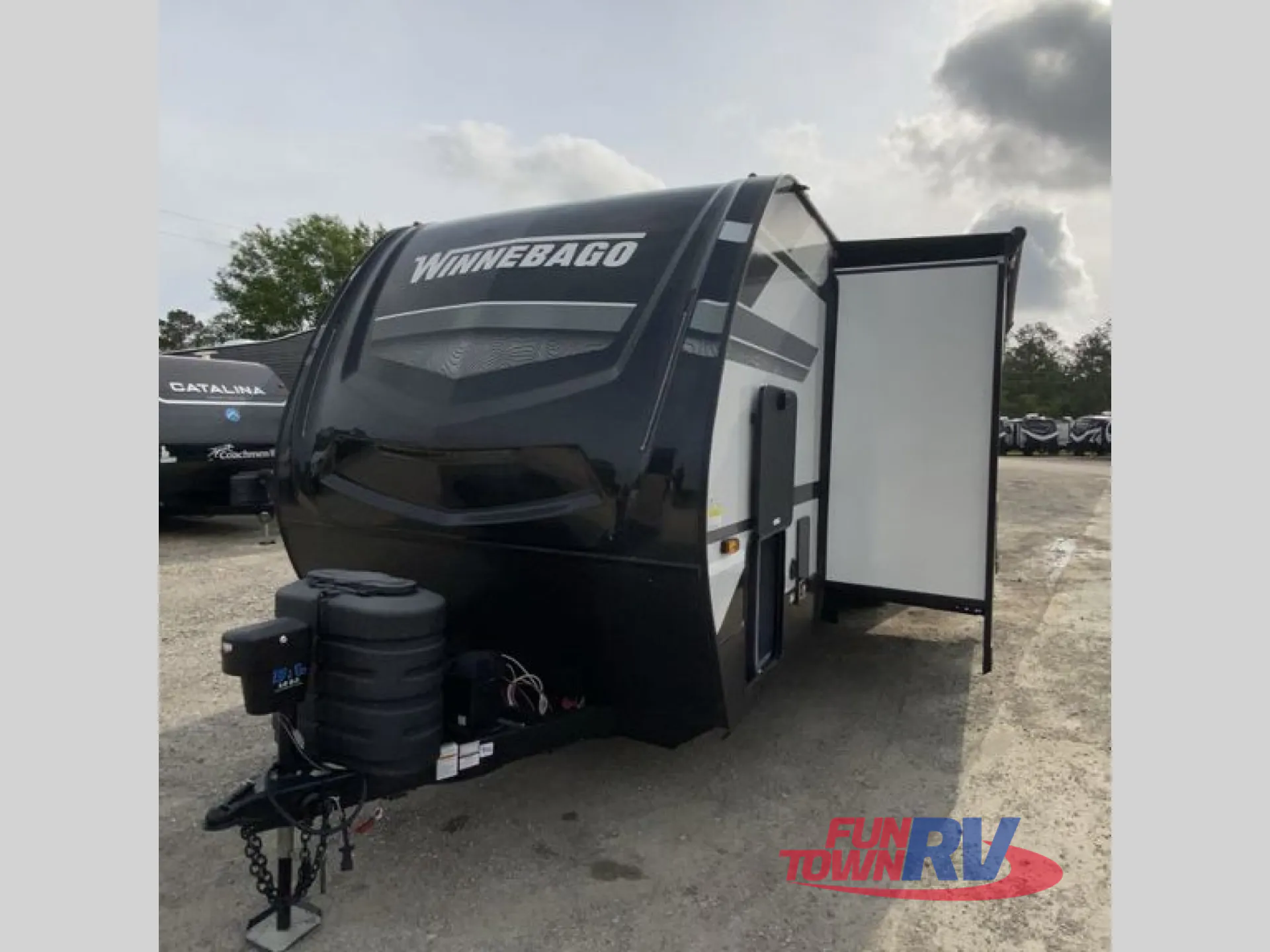 2025 Winnebago Voyage 3235FK - Photo 3