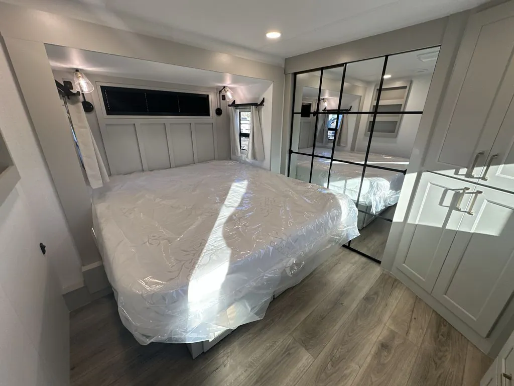 2026 Brinkley Model G 4100, Photos photo 29