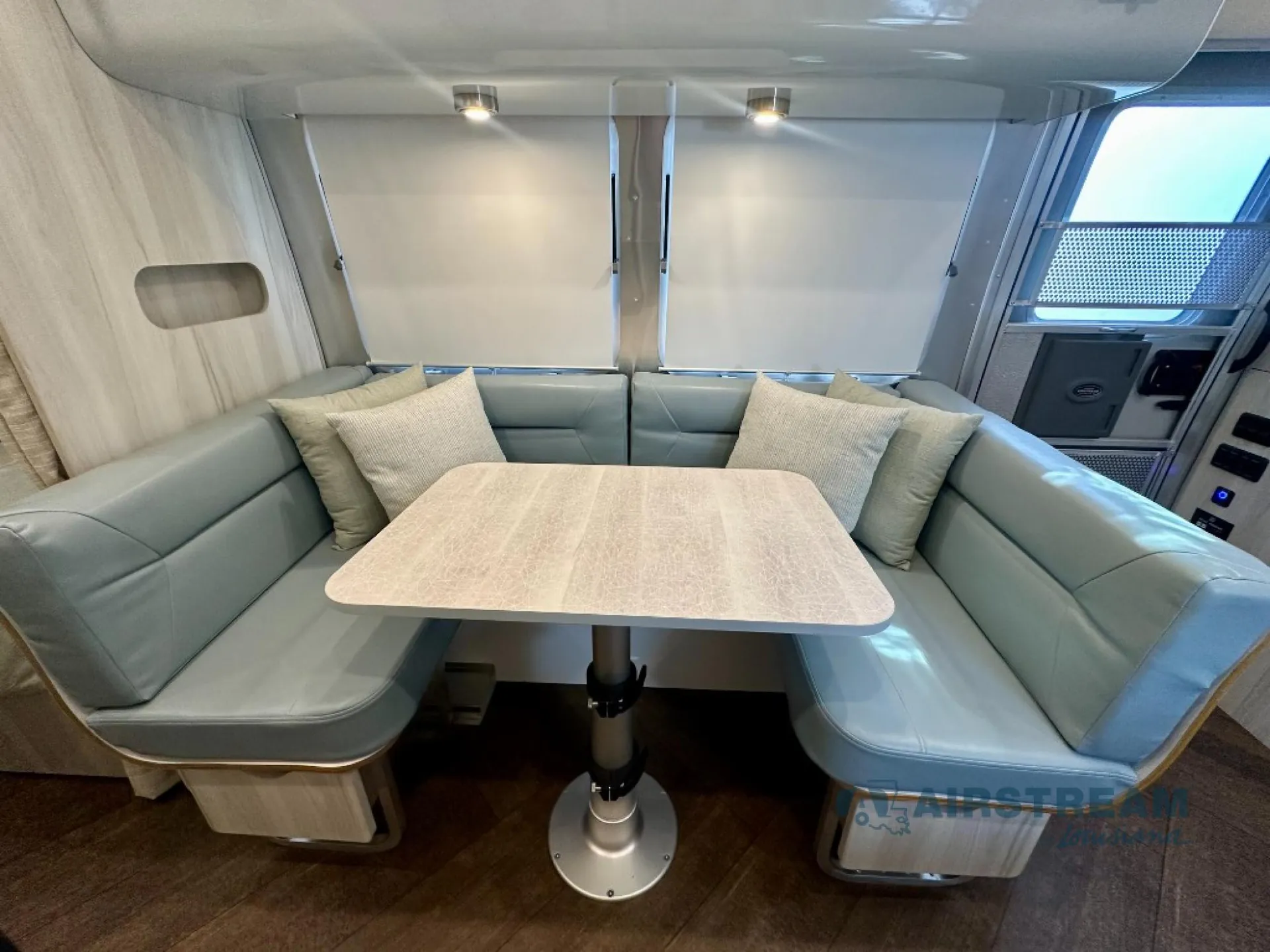 2026 Airstream International 25FB Twin - Photo 4