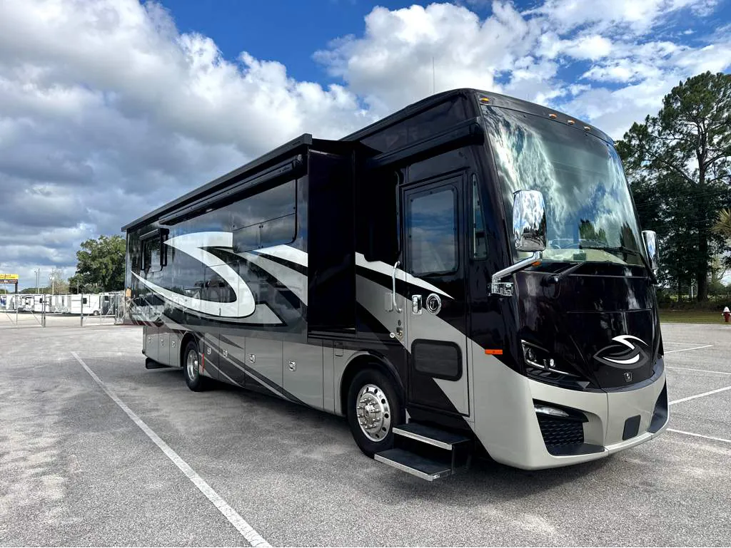 2023 Tiffin Phaeton 35 CH - Photo 2