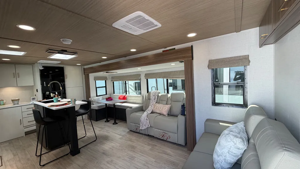 2026 Forest River Vibe 3400XL, Photos photo 3