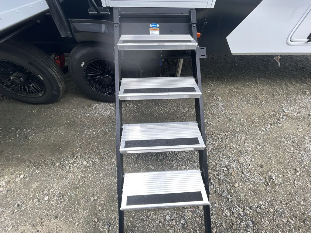 2026 Brinkley Model Z 3600, Photos photo 9