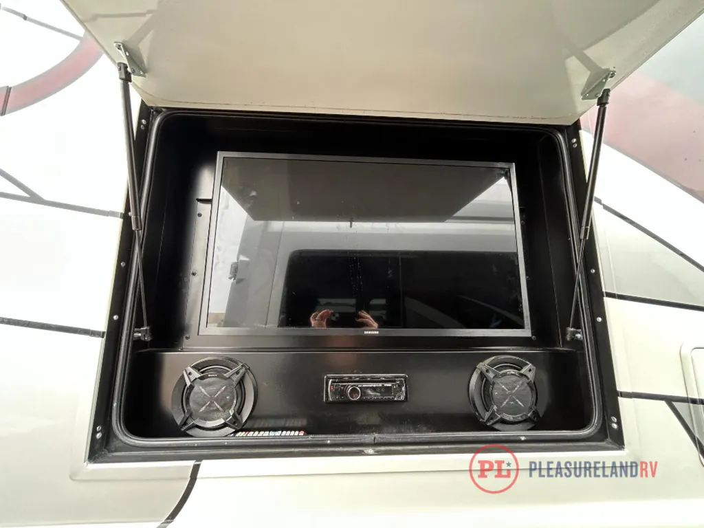 2018 Fleetwood Pace Arrow LXE 38N, Photos photo 6