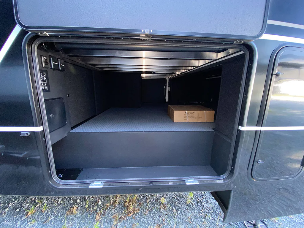 2026 Brinkley Model G 4000, Photos photo 3