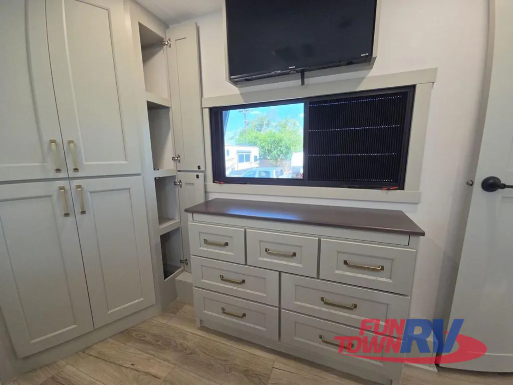 2026 Brinkley Model G 3950, Photos photo 38