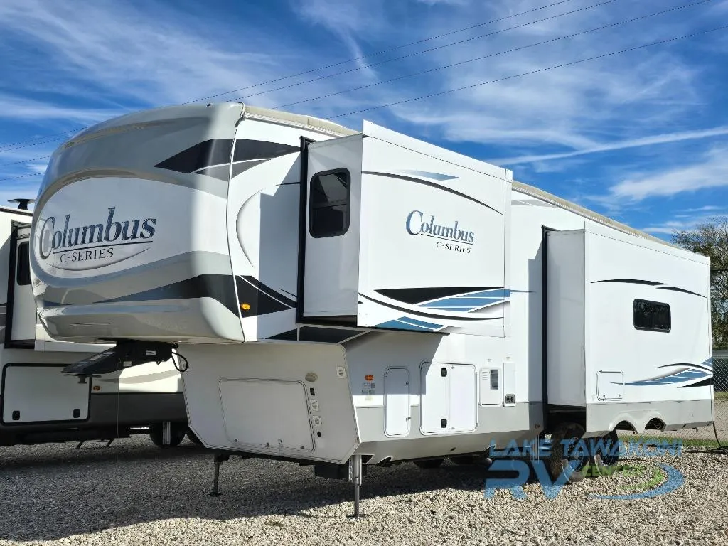 2022 Palomino Columbus 299RL - Photo 3