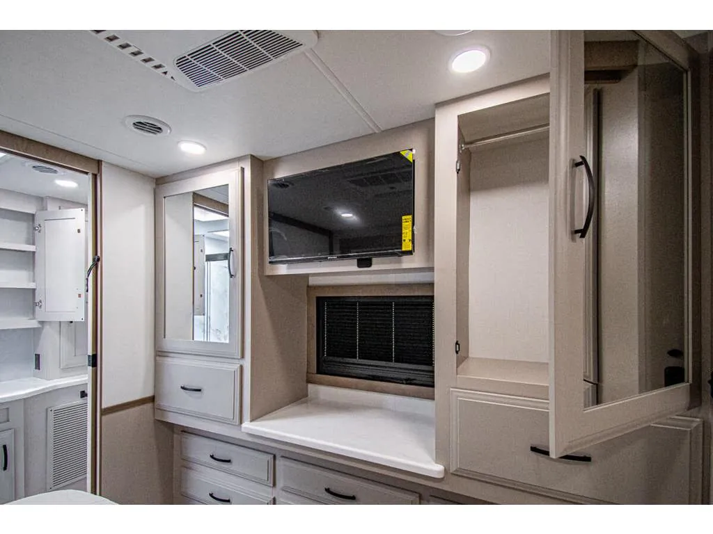 2027 Entegra Coach Emblem 36U, Photos photo 30