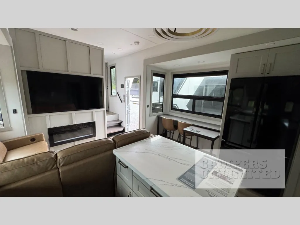 2026 Brinkley Model G 3970, Photos photo 9