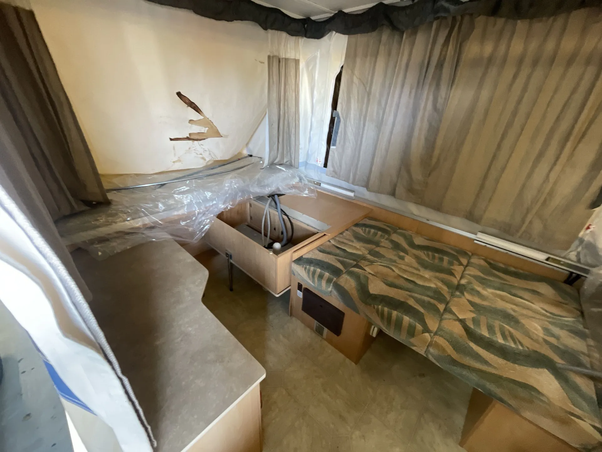 2006 Coachmen Clipper Sport 106 — living area main