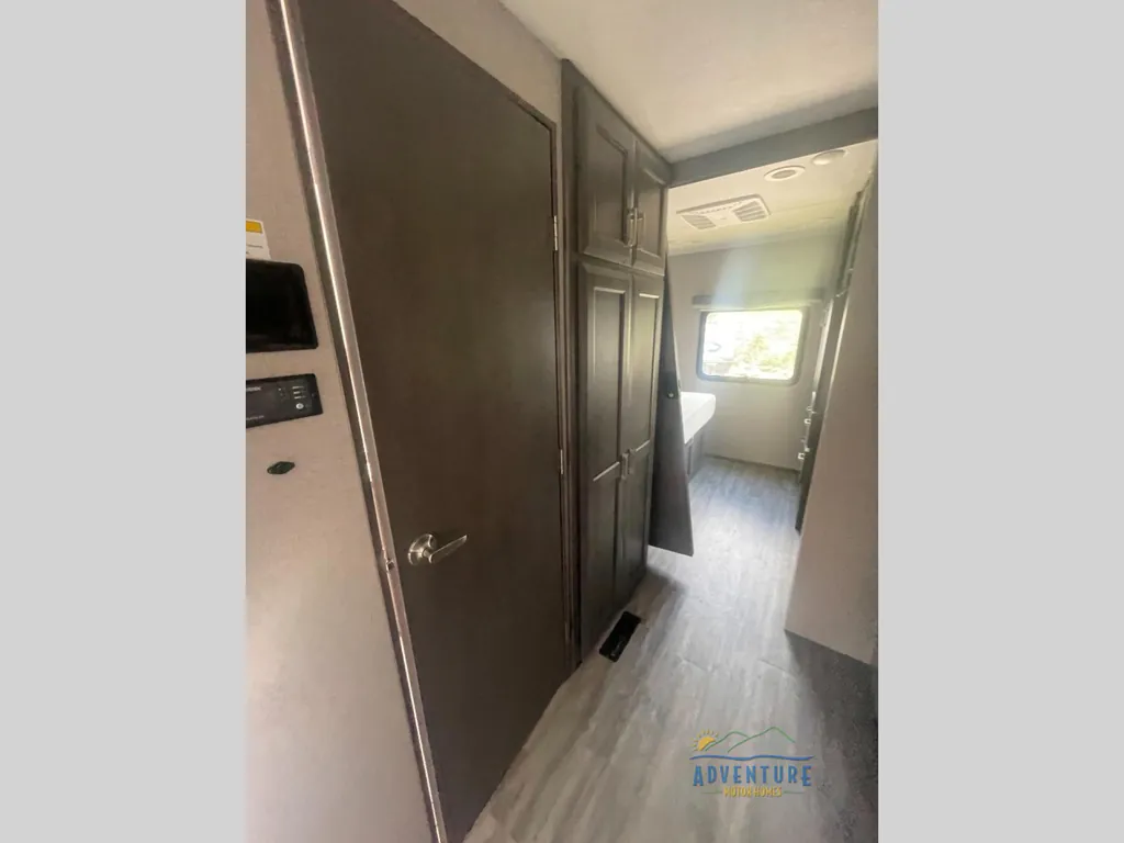 2024 Thor Motor Coach Magnitude Super C XG32, Photos photo 14