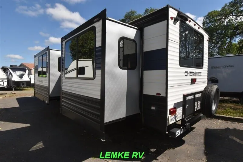 2023 Forest River Cherokee Wolf Den 306MM, Photos photo 7