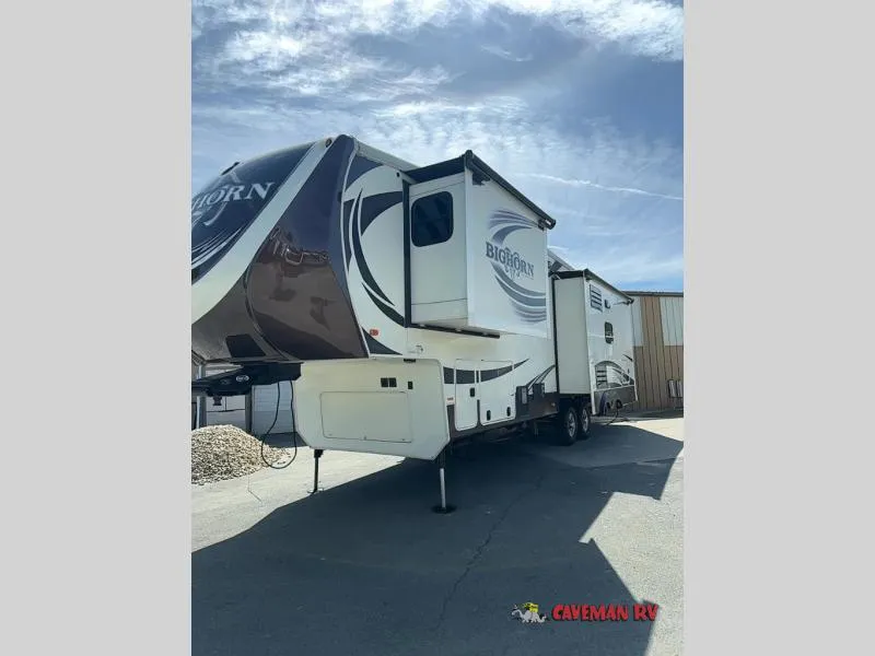 2016 Heartland Bighorn 3270RS - Photo 2