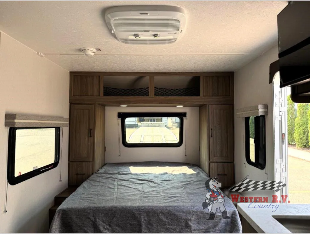 2025 Coachmen Freedom Express Select 18SE, Photos photo 6