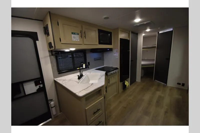 2026 Shasta RVs i-5 Edition 527BHS, Photos photo 17