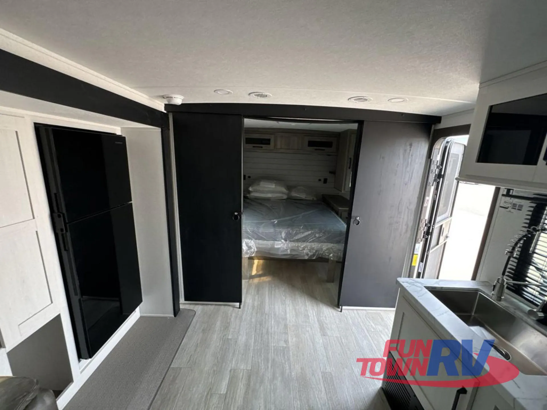 2027 Forest River Solaire 2420RBS - Photo 3