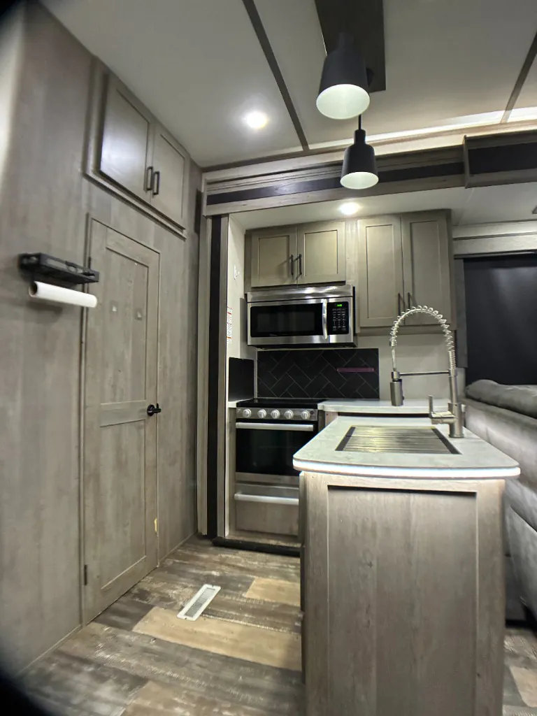 2021 Keystone Raptor 413, Photos photo 8