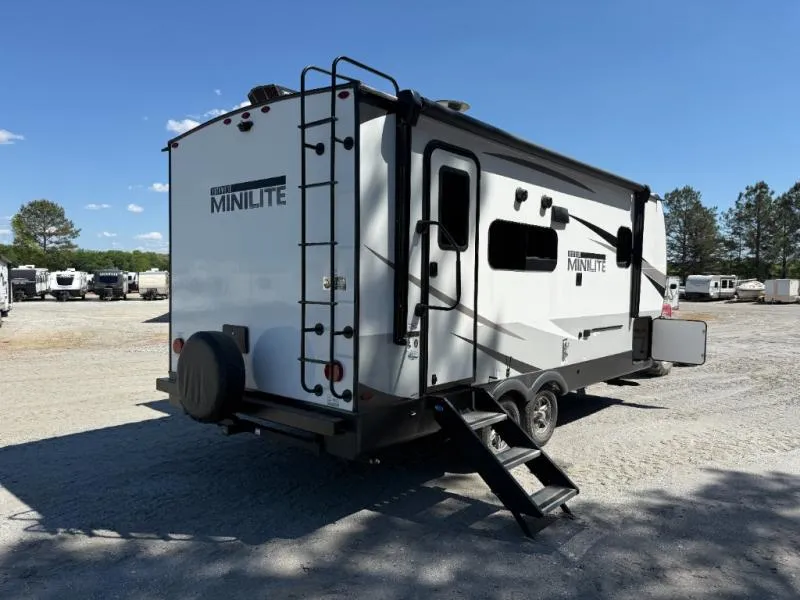 2023 Forest River Rockwood Mini Lite 2205S - Photo 4
