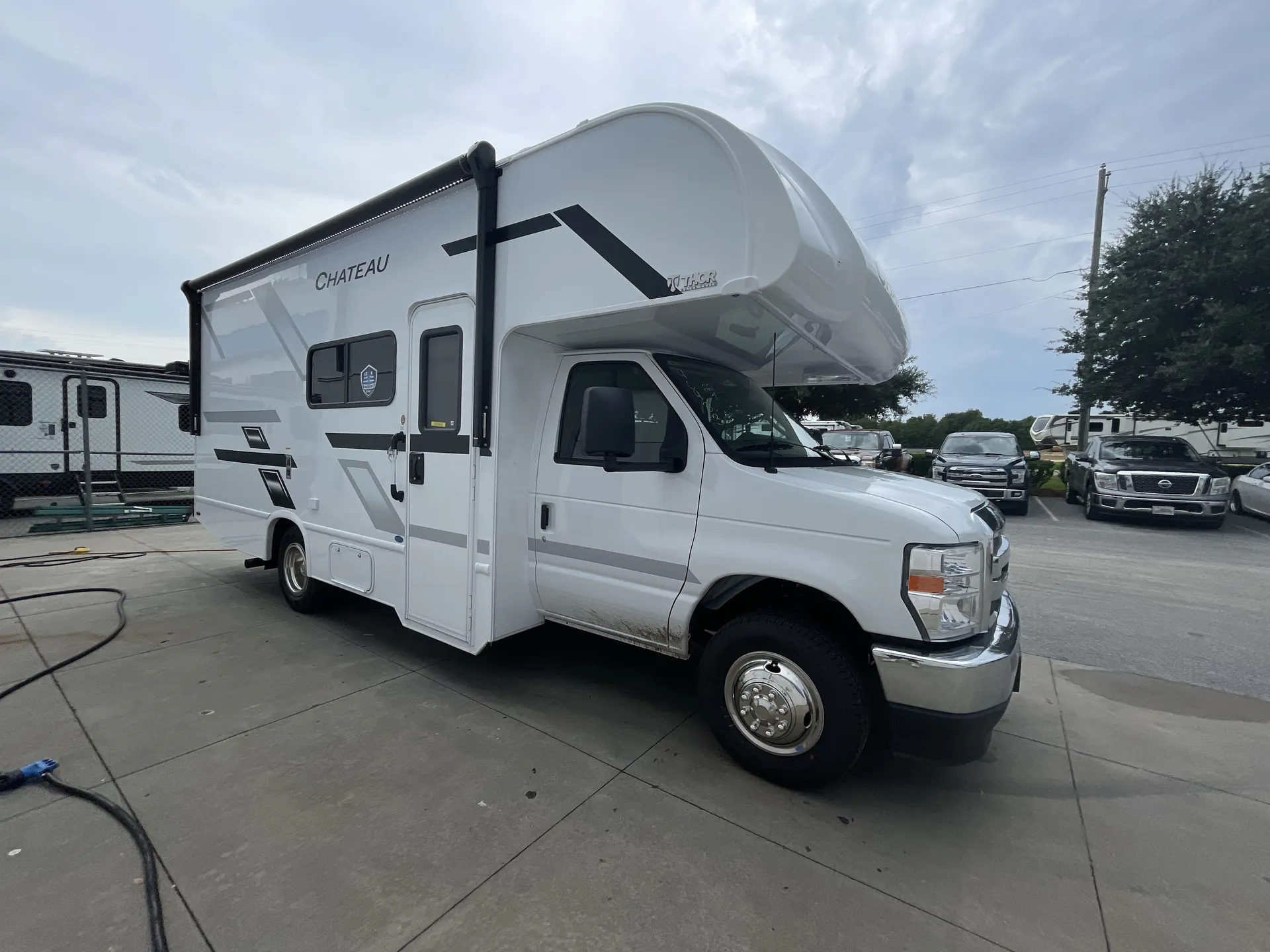 2026 Thor Motor Coach Chateau 22Z - Photo 2