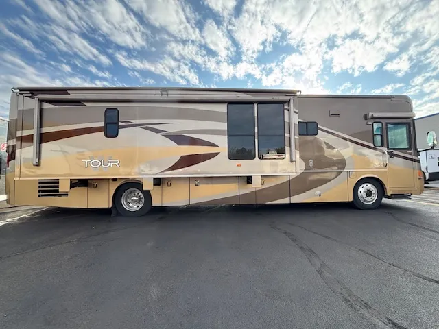 2007 Winnebago Tour 40TD - Main photo